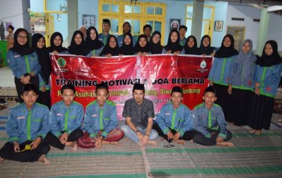 TRAINING MOTIVASI DAN DOA BERSAMA COIS STIE PGRI DEWANTARA JOMBANG DI PANTI ASUHAN HASYIMYAH BANDUNG DIWEK JOMBANG