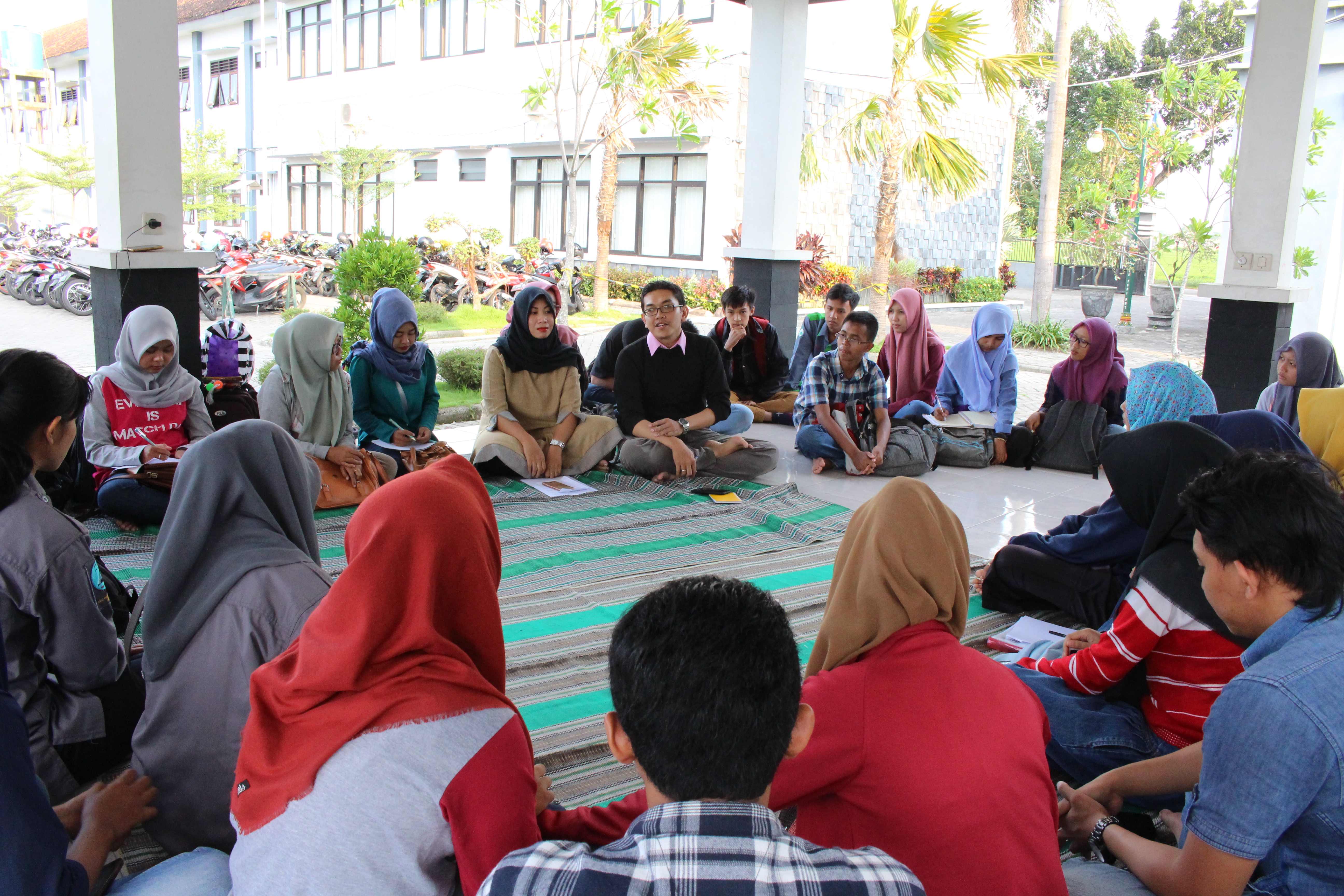 WAKIL KETUA III MENGADAKAN  BUKA BERSAMA DENGAN ORMAWA DAN UKM  STIE PGRI DEWANTARA JOMBANG