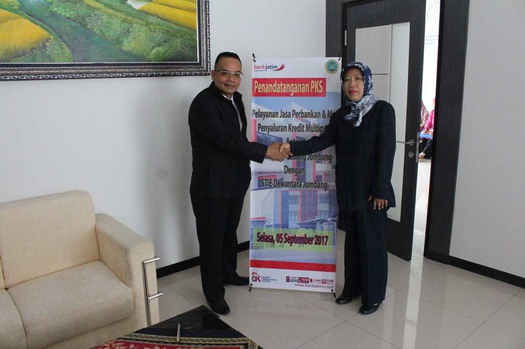 MOU STIE PGRI DEWANTARA JOMBANG DENGAN BANK JATIM CABANG JOMBANG MOU STIE PGRI DEWANTARA JOMBANG DENGAN BANK JATIM CABANG JOMBANG