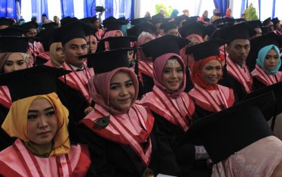 Ketua STIE PGRI Dewantara Jombang Mewisuda 354 Lulusan, Siap Kembangkan Ekonomi Kreatif