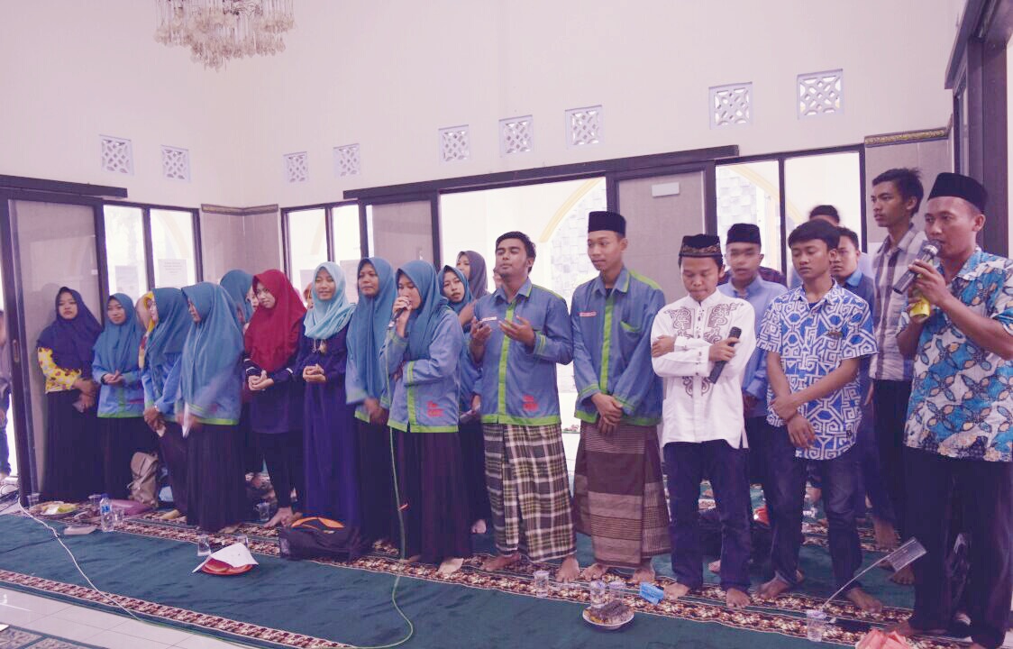 UKM COIS (CENTER OF ISLAMIC STUDY) STIE PGRI DEWANTARA JOMBANG GELAR PERINGATAN MAULID NABI MUHAMMAD SAW.