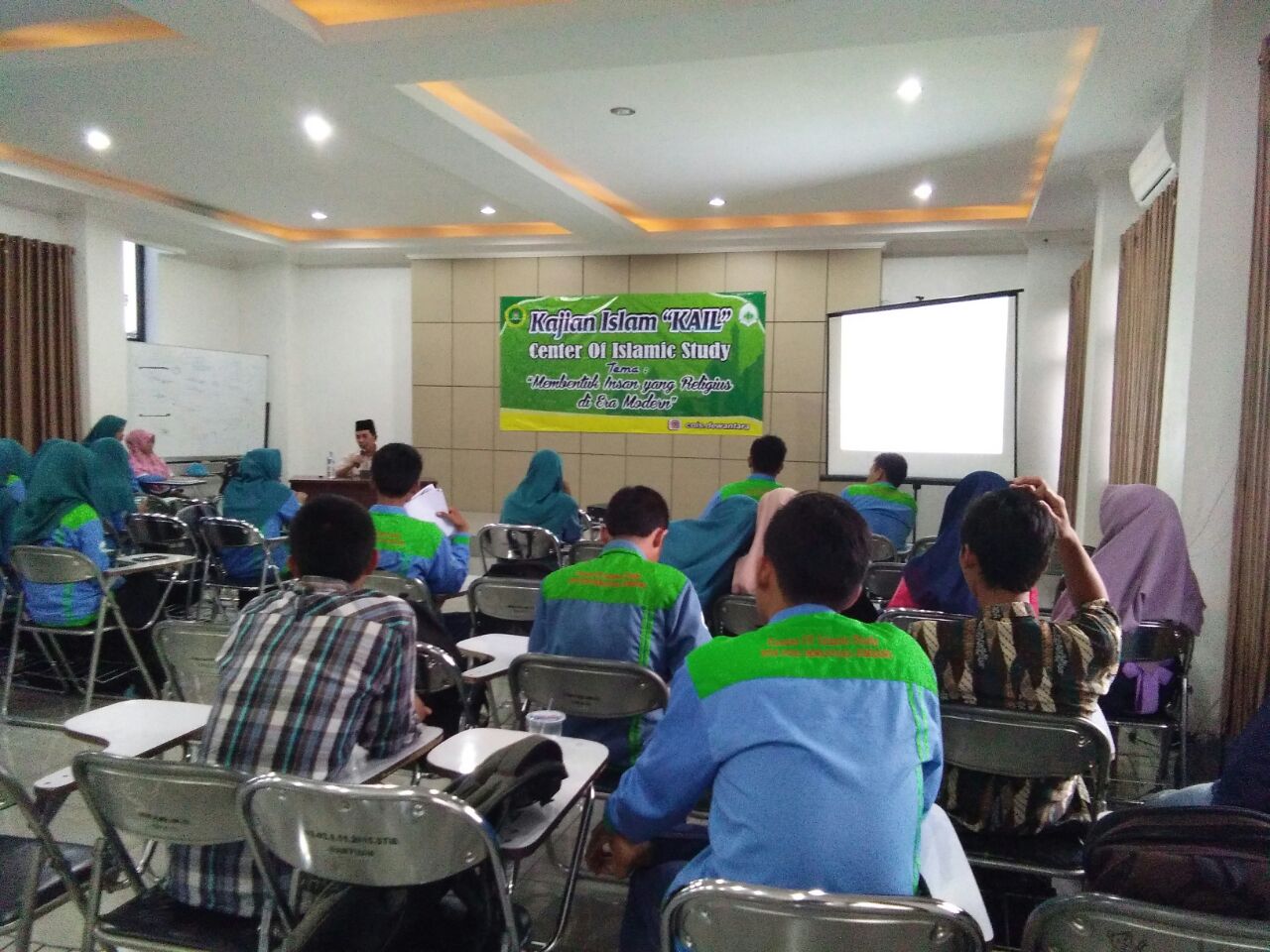 UKM COIS Mengelar Kajian Islam (KAIL) Ke -2 di Grha Dewantara Jombang