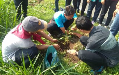 PERINGATI  HARI BUMI SE-DUNIA (EARTH DAY), UKM MPA BASUNDARA MELAKUKAN PENANAMAN POHON DAN PELATIHAN HIDROPOLIK