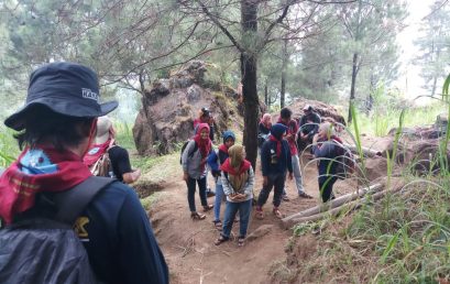 UKM MPA BASUNDARA MELAKUKAN PENDAKIAN WAJIB KE GUNUNG PUNDAK, PACET MOJOKERTO