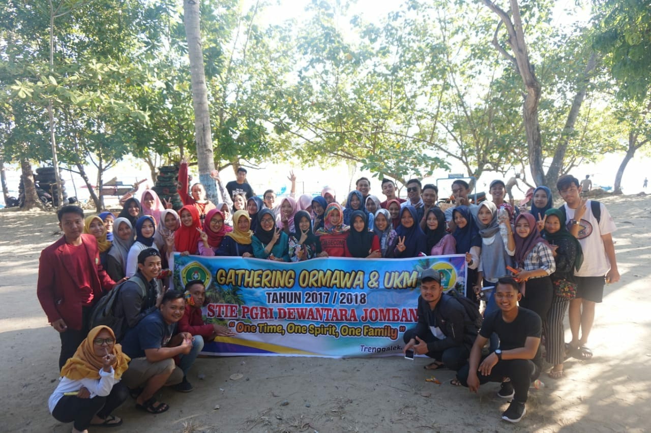 GATHERING ORMAWA DAN UKM STIE PGRI DEWANTARA JOMBANG 2018