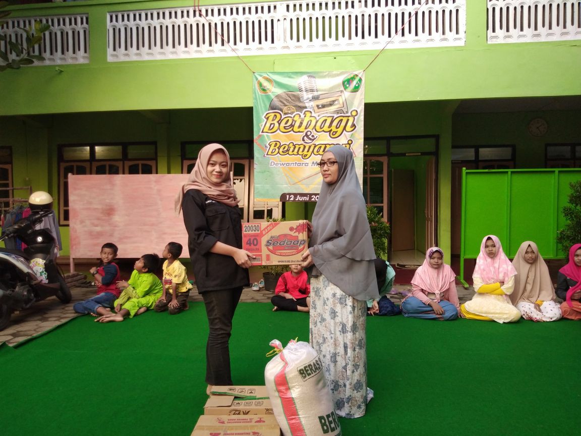 BERBAGI DAN BERNYANYI 2018 BERSAMA UKM MUSIK DEWANTARA