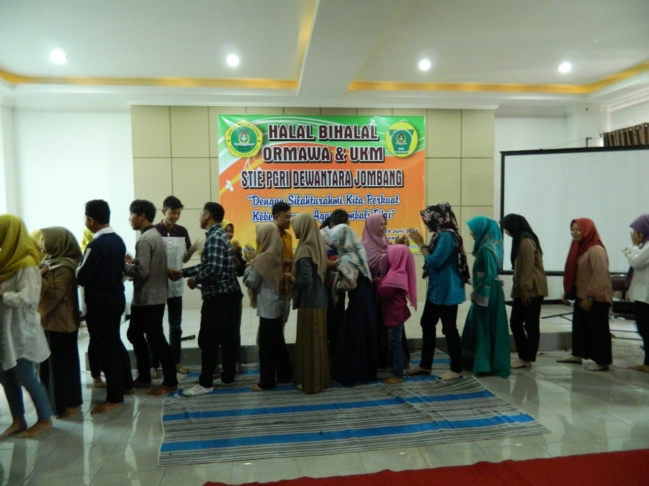 JALIN SILATURAHMI, ORMAWA DAN UKM STIE PGRI DEWANTARA JOMBANG  GELAR HALAL BI HALAL