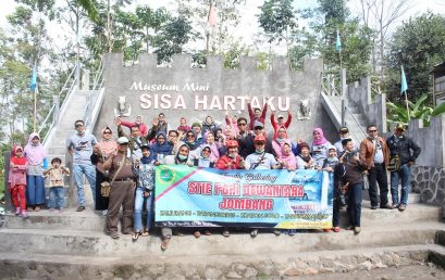 FAMILY GATHERING STIE PGRI DEWANTARA JOMBANG MEMBANGUN TALI SILATURAHMI DAN KEBERSAMAAN