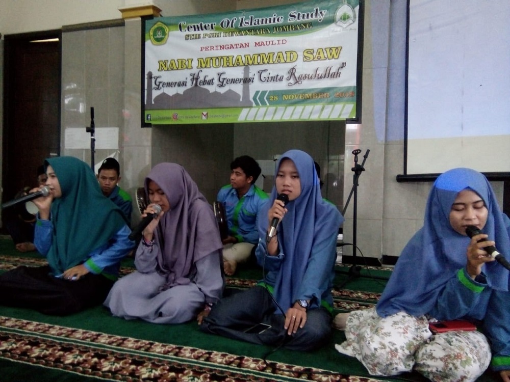 PERINGATAN MAULID NABI MUHAMMAD SAW SEBAGAI MOMENTUM  UKHUWAL ISLAMIYAH KAUM MUSLIMIN DI STIE PGRI DEWANTARA JOMBANG