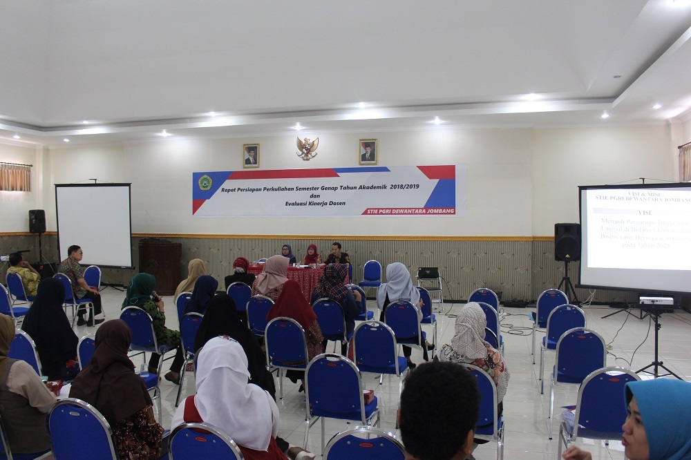 RAPAT PERSIAPAN PERKULIAHAN SEMESTER GENAP STIE PGRI DEWANTARA JOMBANG TAHUN AKADEMIK 2018/2019