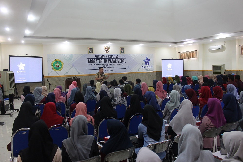 JALIN KERJASAMA DENGAN PT. KRESNA SEKURITAS, LABORATORIUM PASAR MODAL STIE PGRI DEWANTARA JOMBANG RESMI DIBUKA