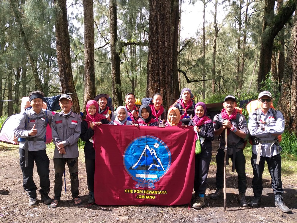 UKM BASUNDARA STIE PGRI DEWANTARA JOMBANG  ADAKAN PENDAKIAN WAJIB (PENDAWA)