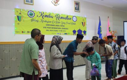 KEMILAU RAMADHAN, ORMAWA DAN UKM STIE PGRI DEWANTARA JOMBANG PEDULI ANAK YATIM