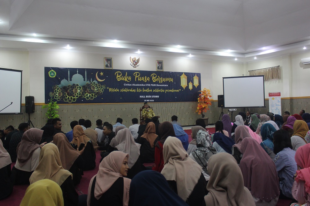 REKATKAN TALI SILATURAHMI, PIHAK LEMBAGA GELAR BUKA BERSAMA DENGAN ORMAWA DAN UKM STIE PGRI DEWANTARA JOMBANG
