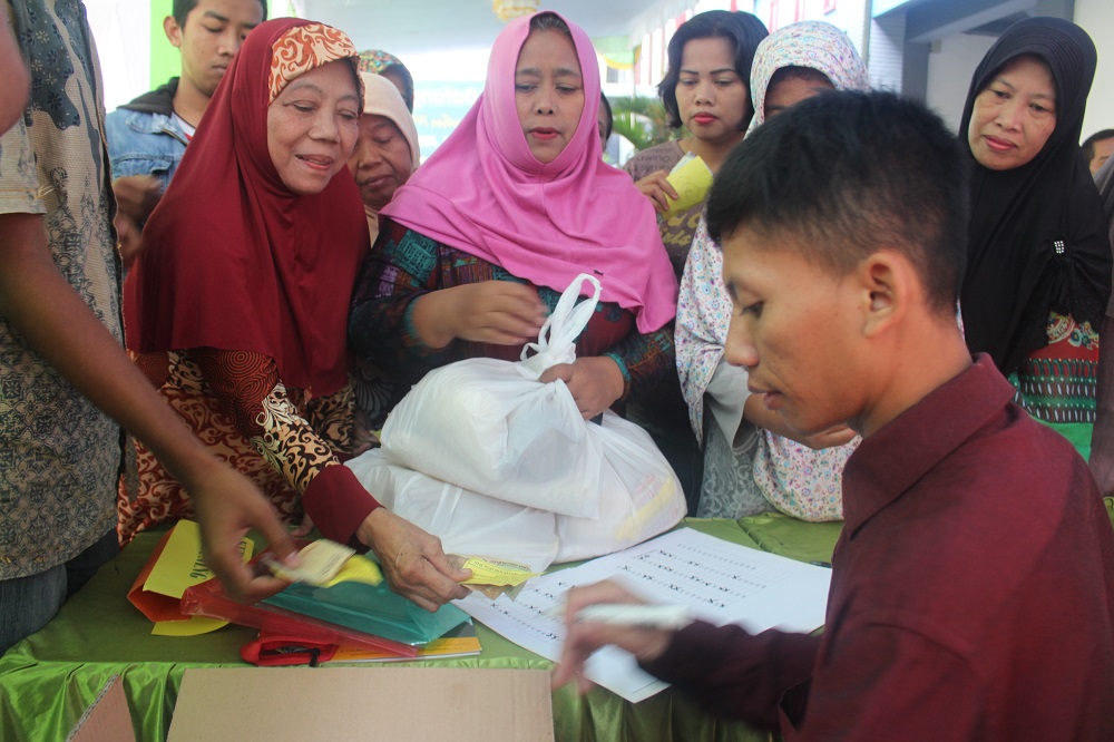 GELAR SEMBAKO MURAH,  BAZAR  PASAR MURAH RAMADHAN STIE PGRI DEWANTARA JOMBANG BERLANGSUNG MERIAH