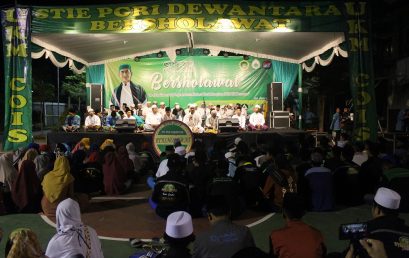PERINGATI HARI JADINYA, CENTER OF ISLAMIC STUDY (COIS) STIE PGRI DEWANTARA JOMBANG GELAR STIE BERSHOLAWAT BERSAMA GUS WAHID
