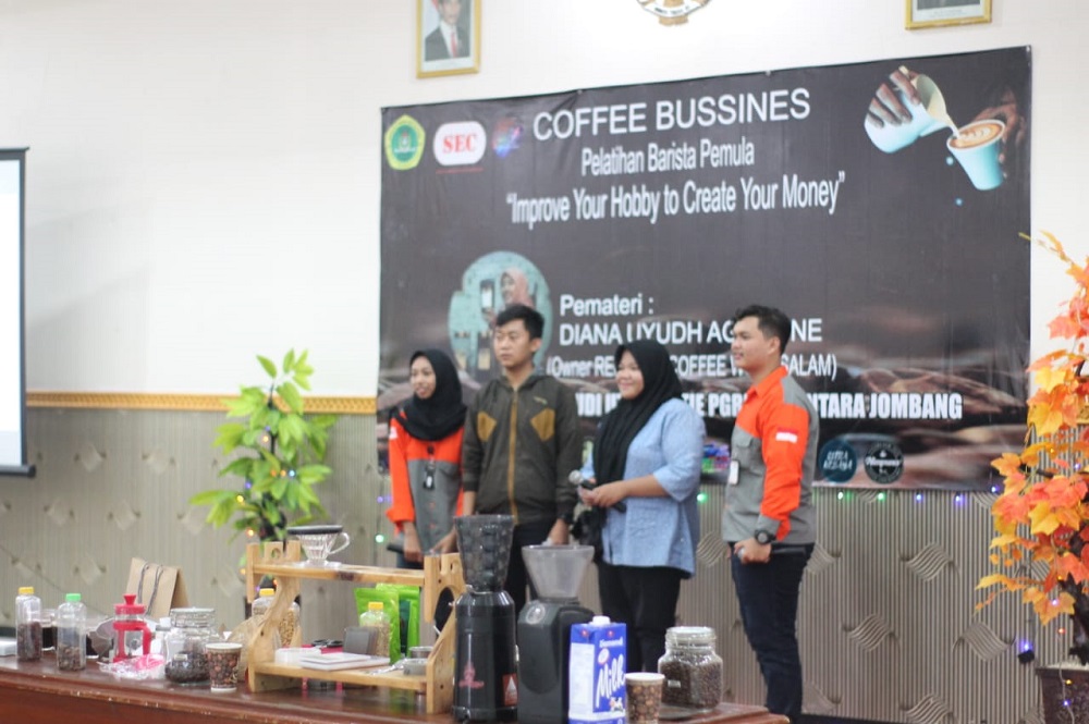 SEC (STIE ENTREPRENEUR COMMUNITY) STIE PGRI DEWANTARA JOMBANG GELAR PELATIHAN BARISTA PEMULA