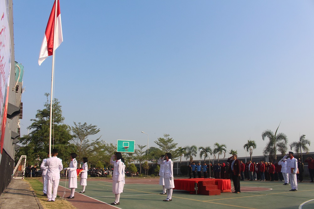 PERINGATI HARI ULANG TAHUN KE-74 REPUBLIK INDONESIA, STIE PGRI DEWANTARA JOMBANG GELAR BERBAGAI LOMBA DAN UPACARA 17 AGUSTUS