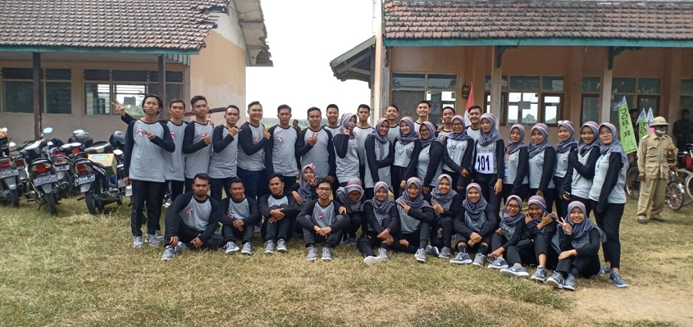 STIE PGRI DEWANTARA JOMBANG IKUT MERAMAIKAN HUT RI KE-74 DENGAN MENGIKUTI LOMBA GERAK JALAN