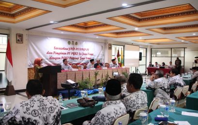BUPATI JOMBANG BUKA SARASEHAN YPLP-PT (PPLP-PT) DAN PIMPINAN PT PGRI SE-JAWA TIMUR DENGAN PGRI PROVINSI JAWA TIMUR