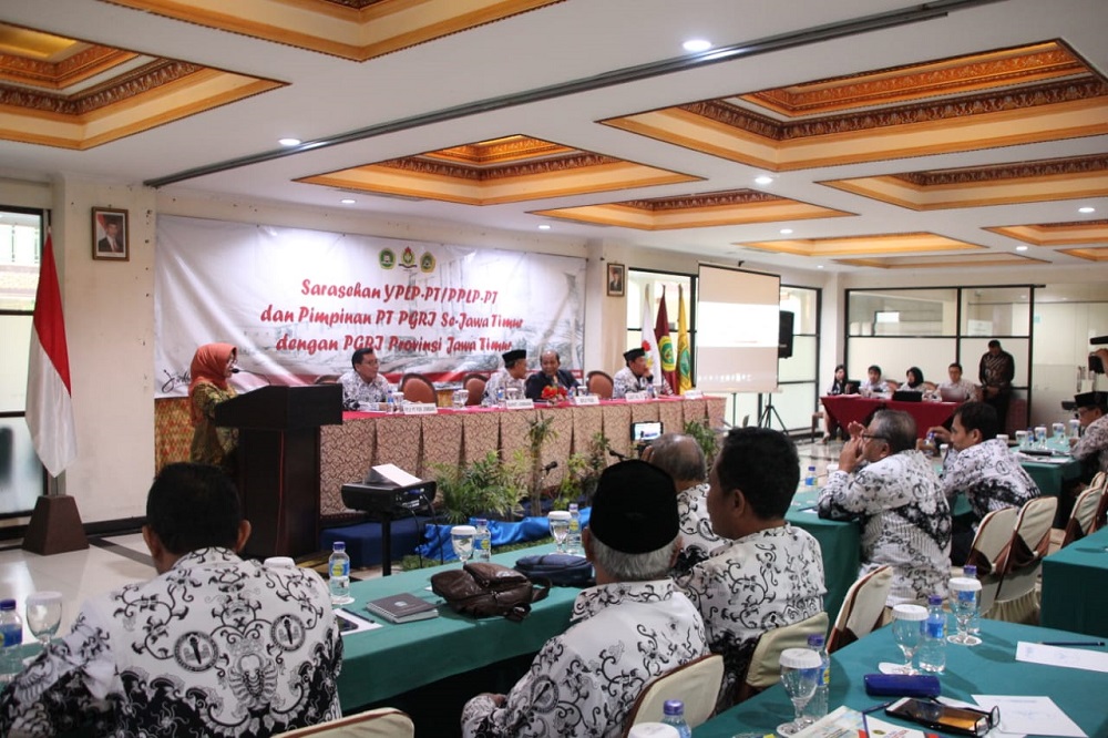 BUPATI JOMBANG BUKA SARASEHAN YPLP-PT (PPLP-PT) DAN PIMPINAN PT PGRI SE-JAWA TIMUR DENGAN PGRI PROVINSI JAWA TIMUR