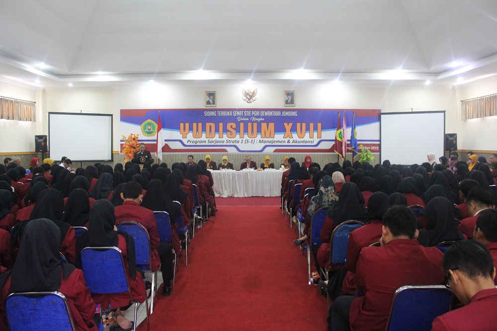 STIE PGRI DEWANTARA JOMBANG YUDISIUM 294 LULUSAN