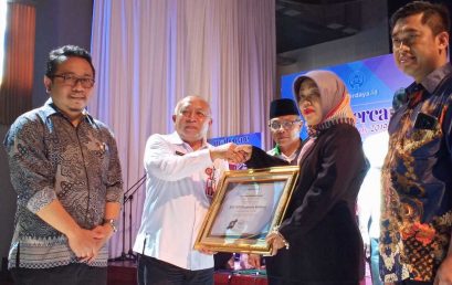 STIE PGRI DEWANTARA JOMBANG RAIH GELAR STAKEHOLDER BEST  COLLABORATIF PROVINSI JAWA TIMUR DALAM AJANG  MOTHERCARE JAWA TIMUR AWARD 2019