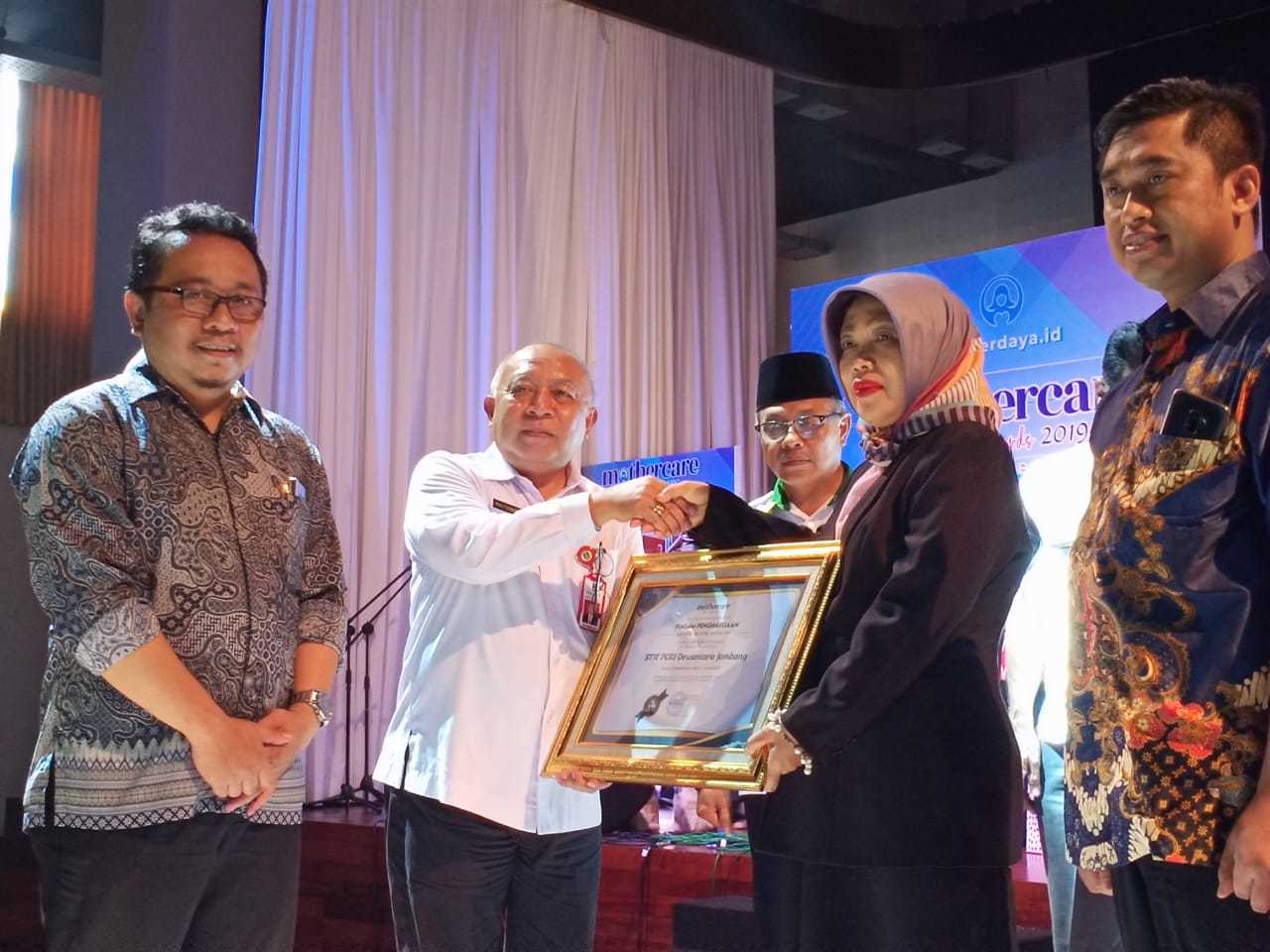 STIE PGRI DEWANTARA JOMBANG RAIH GELAR STAKEHOLDER BEST  COLLABORATIF PROVINSI JAWA TIMUR DALAM AJANG  MOTHERCARE JAWA TIMUR AWARD 2019