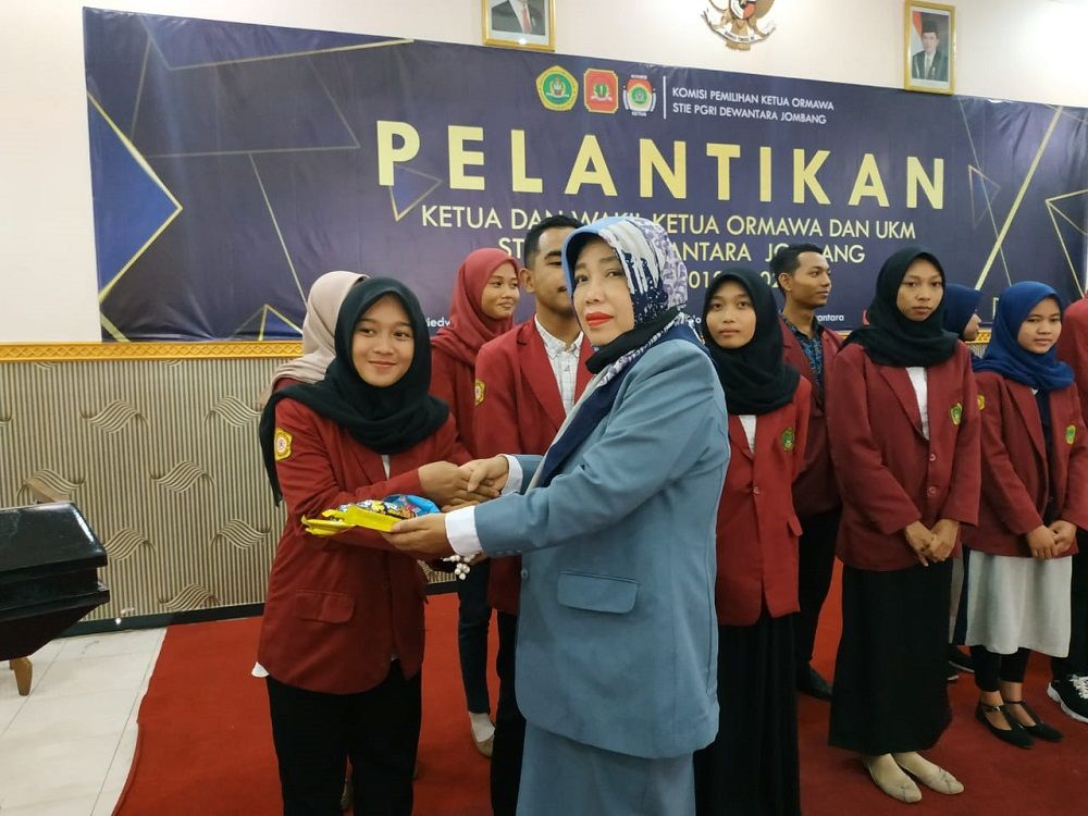 KETUA ORMAWA DAN UKM STIE PGRI DEWANTARA JOMBANG  PERIODE 2019-2020 RESMI DILANTIK