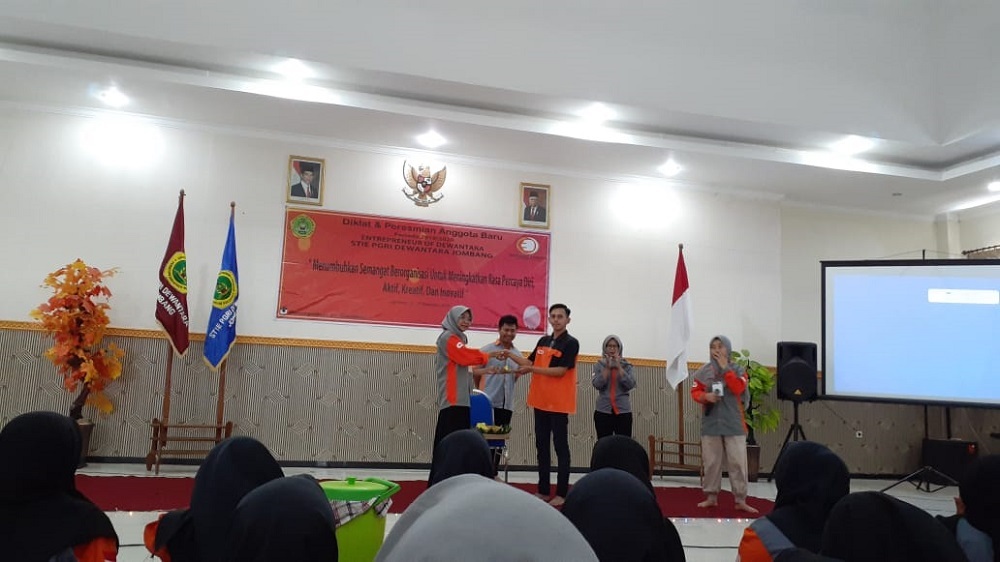 UKM ENTREPRENEUR OF DEWANTARA SUKSES GELAR GELAR DIKLAT UNTUK ANGGOTA BARU PERIODE 2019/2020