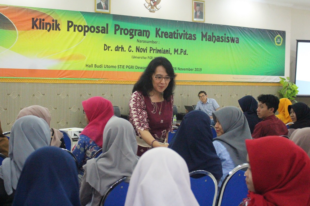 STIE PGRI DEWANTARA JOMBANG ADAKAN WORKSHOP KLINIK PROPOSAL PROGRAM KREATIVITAS MAHASISWA TAHUN 2019