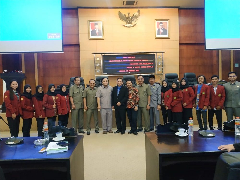 DPM STIE PGRI DEWANTARA BERKESEMPATAN MENGIKUTI  RAPAT TERBUKA UNTUK UMUM DPRD KABUPATEN JOMBANG
