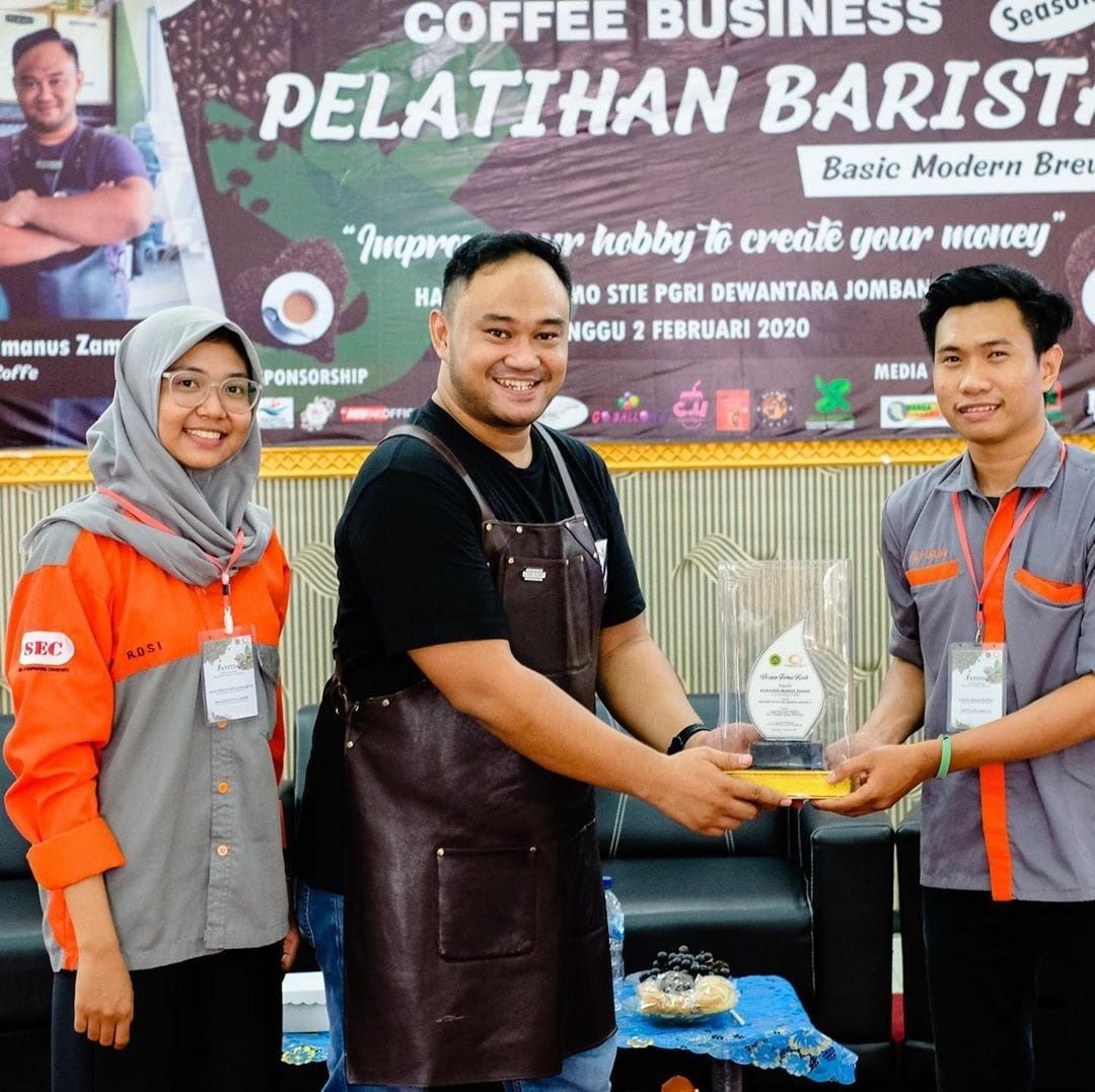 ENTREPRENEUR OF DEWANTARA JOMBANG SUKSES GELAR PELATIHAN BARISTA SEASON 2