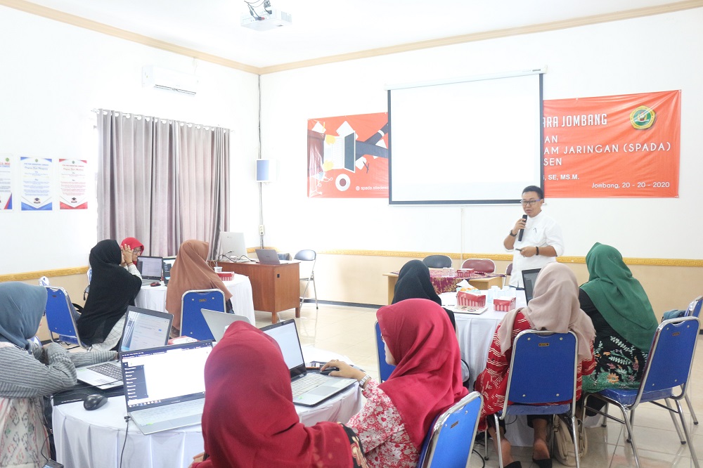 STIE PGRI DEWANTARA JOMBANG ADAKAN SOSIALISASI DAN PELATIHAN SISTEM PEMBELAJARAN  DALAM JARINGAN (SPADA) BAGI DOSEN