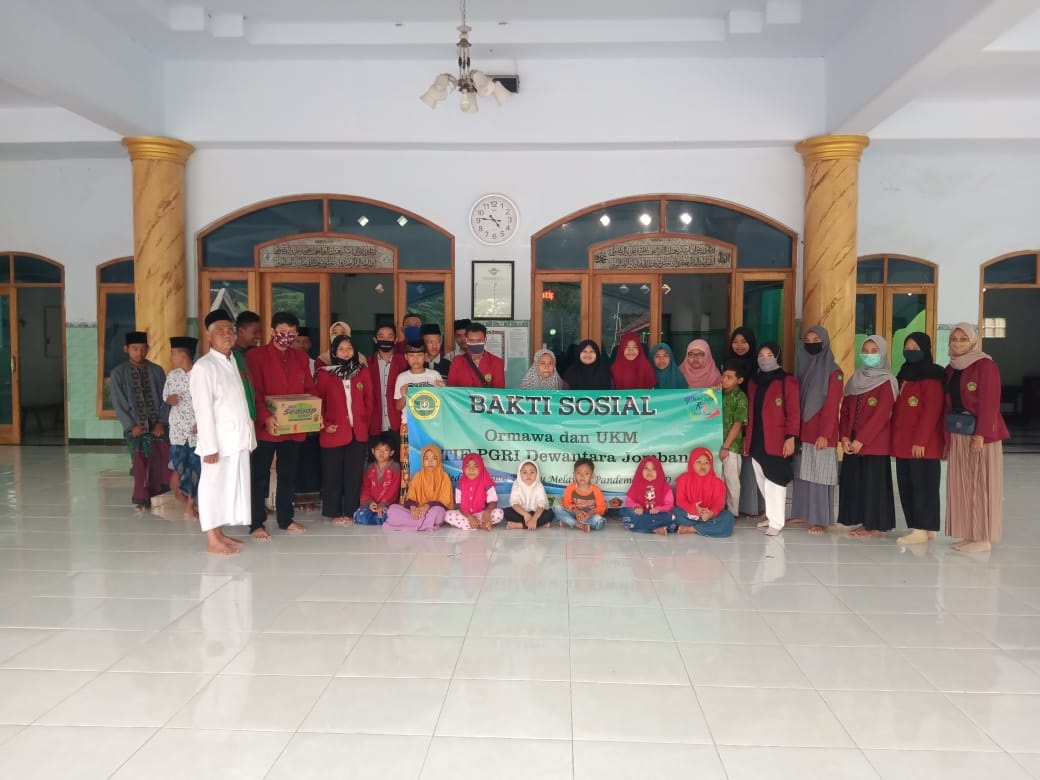 PEDULI SESAMA BERSATU MELAWAN PANDEMI COVID – 19, ORMAWA DAN UKM STIE PGRI DEWANTARA JOMBANG GELAR BAKTI SOSIAL