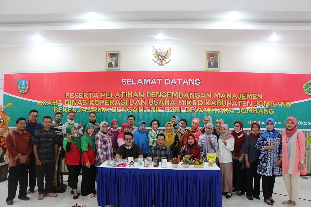 STIE PGRI DEWANTARA JOMBANG BEKERJASAMA DENGAN DINAS KOPERASI DAN USAHA MIKRO KABUPATEN JOMBANG ADAKAN PELATIHAN PENGEMBANGAN MANAJEMEN USAHA