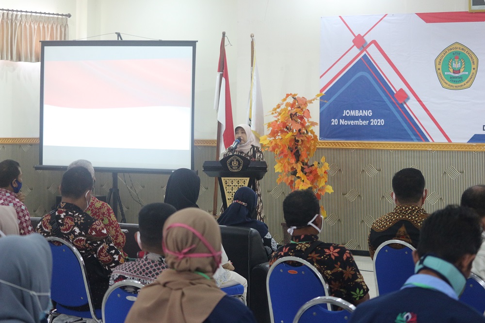 PEMBUKAAN SEKOLAH BUMDES DI STIE PGRI DEWANTARA JOMBANG BERJALAN DENGAN LANCAR