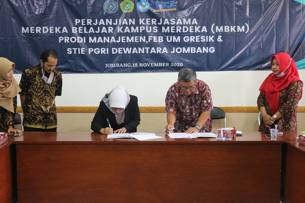PENANDATANGANAN  PERJANJIAN KERJASAMA MERDEKA BELAJAR KAMPUS MERDEKA (MBKM)  ANTARA STIE PGRI DEWANTARA JOMBANG DENGAN FAKULTAS EKONOMI DAN BISNIS UNIVERSITAS MUHAMMADIYAH GRESIK BERJALAN LANCAR