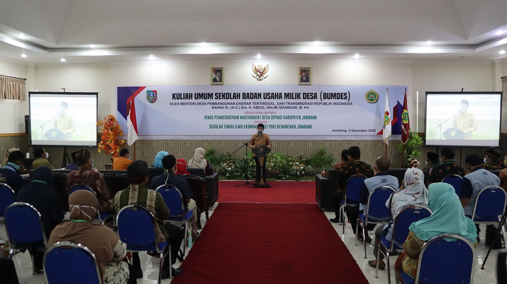 BERJALAN SUKSES, KULIAH UMUM SEKOLAH BUMDES  MENTERI DESA PEMBANGUNAN DAERAH TERTINGGAL DAN TRANSMIGRASI (PDTT) RI DI STIE PGRI DEWANTARA JOMBANG
