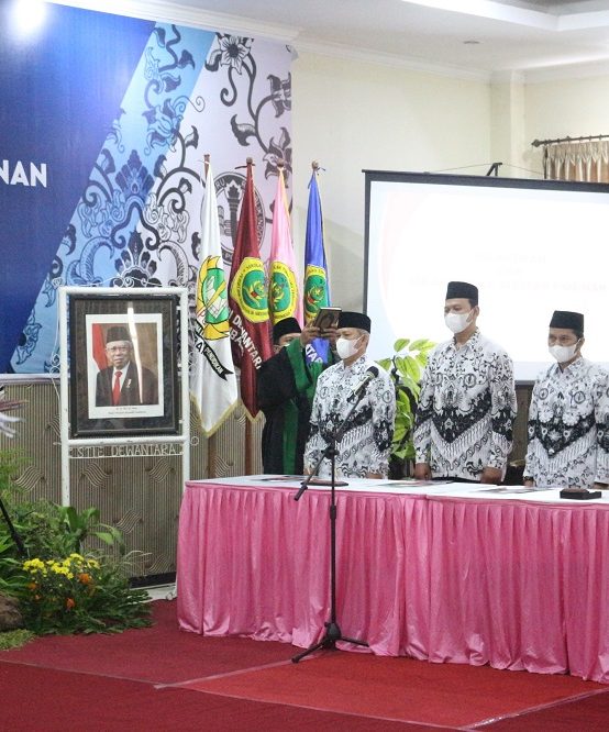 PELANTIKAN KETUA STIE PGRI DEWANTARA JOMBANG  MASA BAKTI 2021-2025