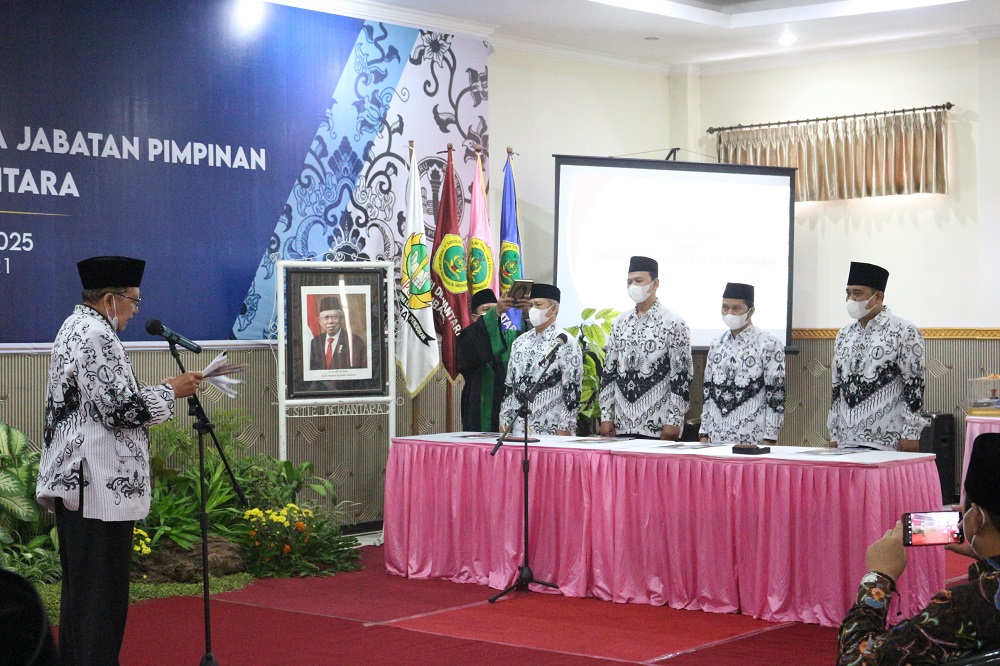 PELANTIKAN KETUA STIE PGRI DEWANTARA JOMBANG  MASA BAKTI 2021-2025